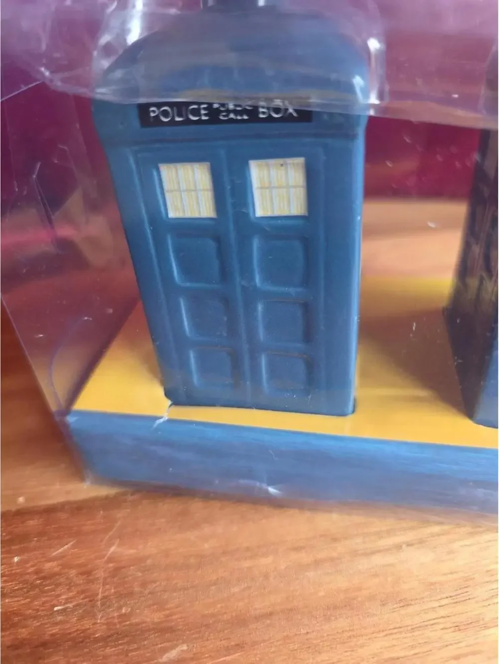 Doctor Who Seven 20 TARDIS & Ceramic Salt & Pepper Shaker Set Novelty New